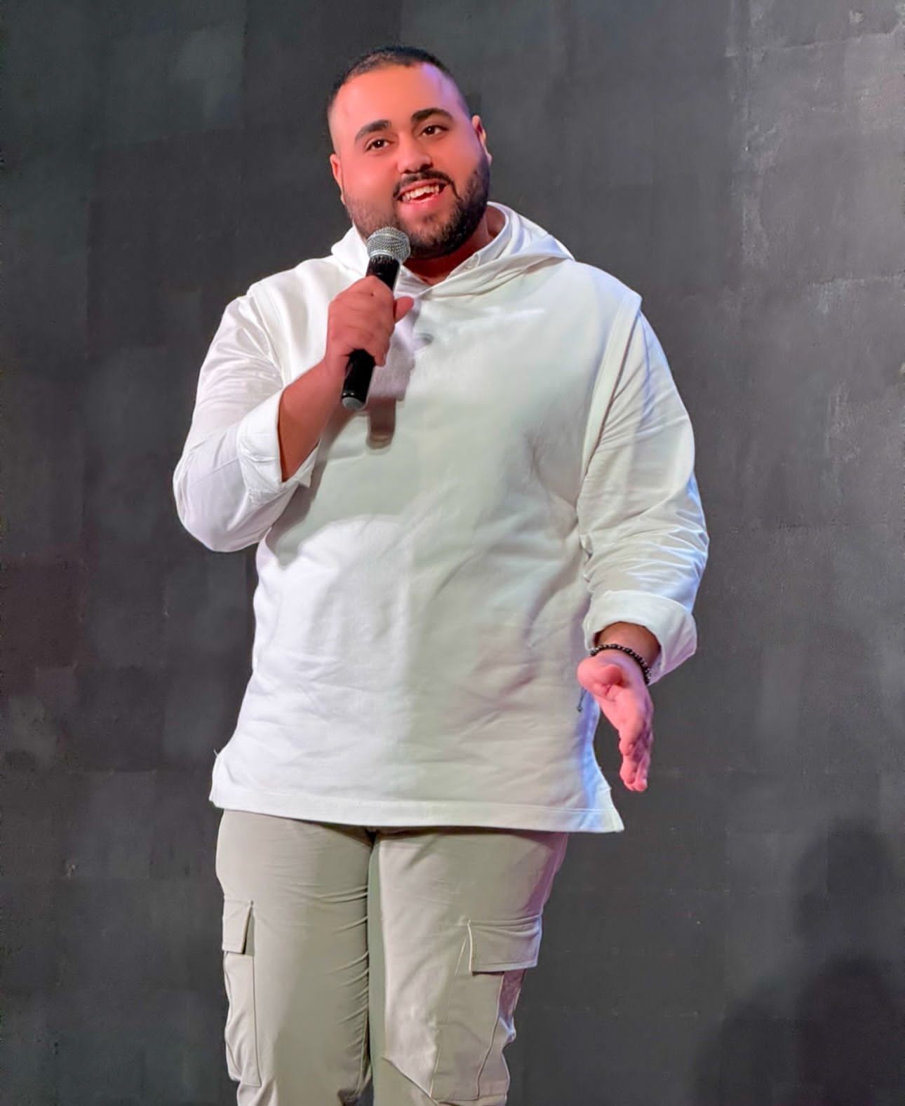 الفنان علي خالد يتألق في مهرجان تكريم البلوجرز ومصممي الأزياء
