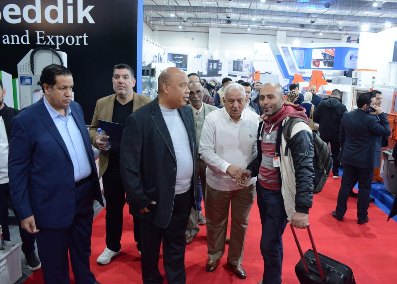 غرفة القاهرة التجارية تشارك بفعالية في الدورة الرابعة والعشرين لمعرض “ماك تك” لتعزيز الصناعة الوطنية