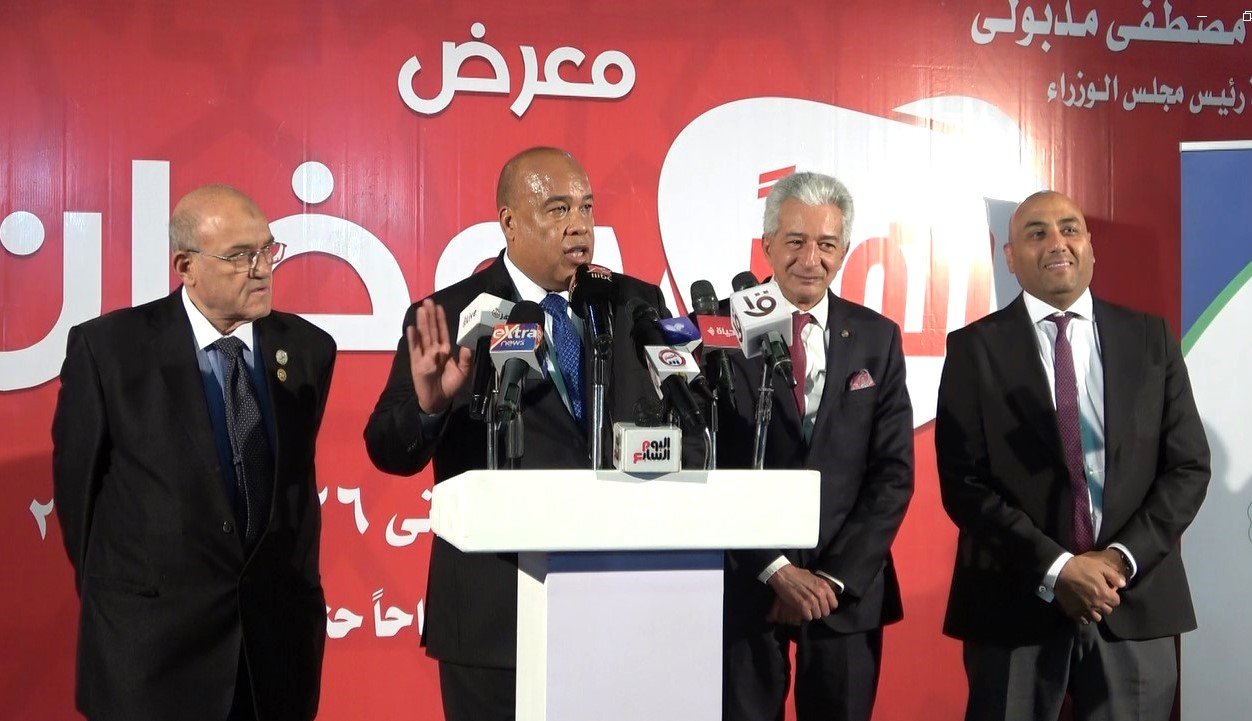 العشري يدعو المواطنين للاستفادة من توافر السلع بأسعار مخفضة بمعرض أهلًا رمضان
