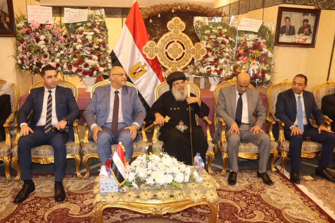 لمشاركتهم فرحتهم…محافظ القليوبية ومدير أمن القليوبية يشهدان قُداس عيد القيامة المجيد بكنيسة العذراء بمدينة بنها