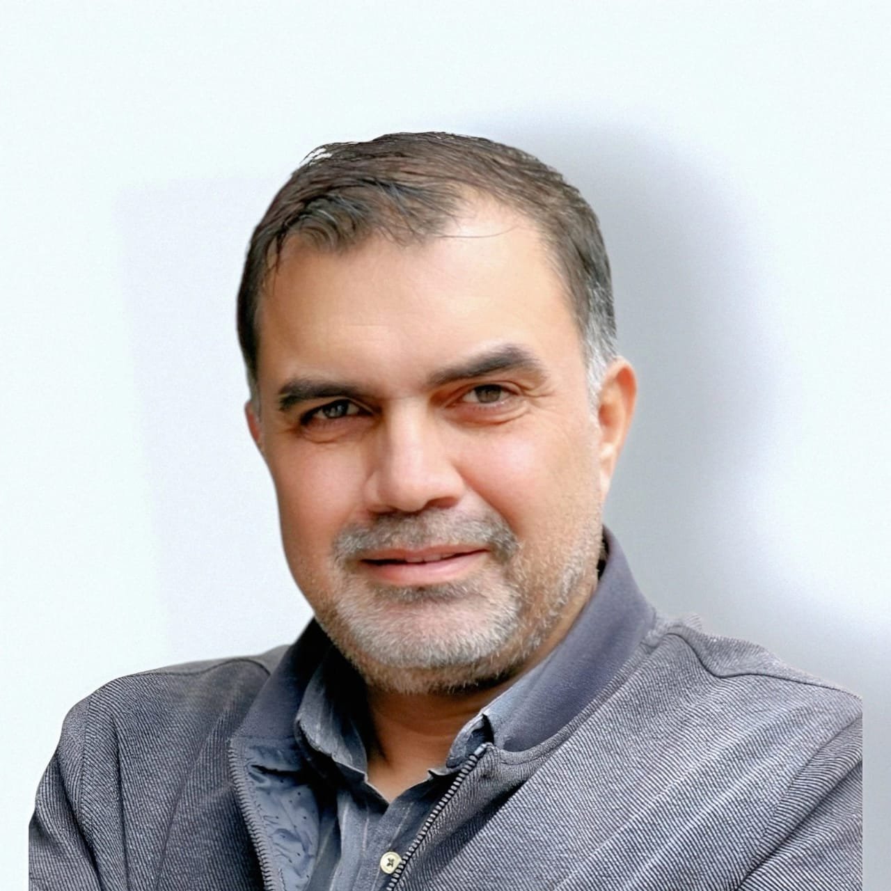«لون آخر للغروب».. أي العوالم كاتب وأيها مكتوب؟