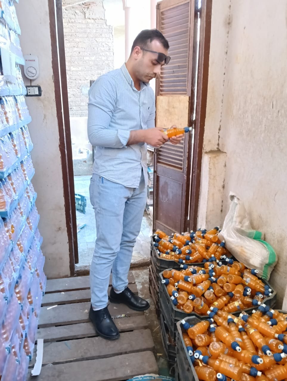 صحة الدقهلية : ضبط 5000 زجاجة عصير و20 كيلو كبدة منتهية الصلاحية في حملة لمراقبة الأغذية