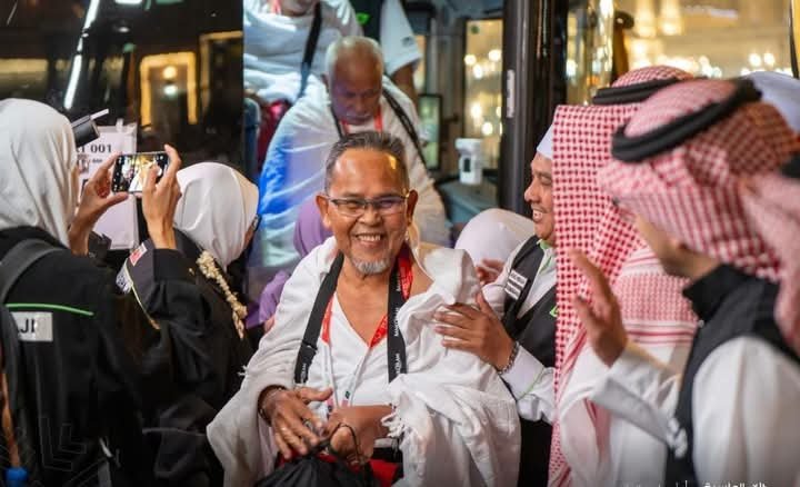 توافد طلائع الحجاج إلى مكة المكرمة والمدينة المنورة بوصول حجاج ماليزيا