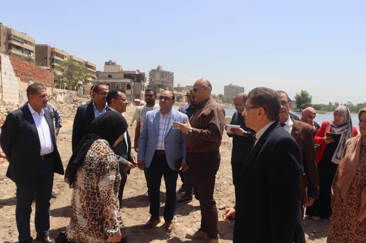 محافظ القليوبية يتفقد ميدانياً مُستجدات أعمال إنشاء ممشى أهل مصر المرحله (د)