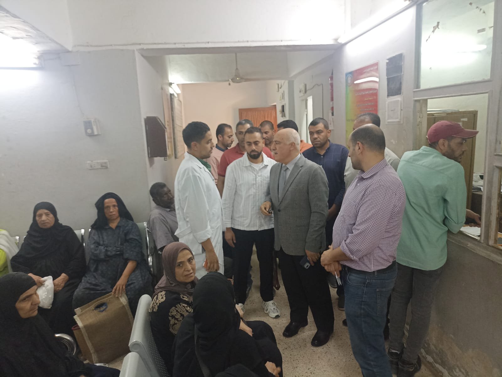 وكيل وزارة الصحة بالقليوبية يجري جولة مرورية بالقناطر الخيرية لمتابعة سير العمل بالمنشآت الصحية
