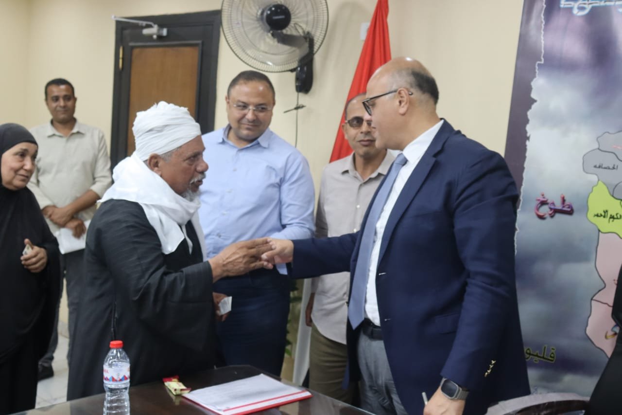 محافظ القليوبية يعقد لقاء المواطنين الاسبوعي للتواصل مع المواطنين وحل مشاكلهم  بمجلس مدينة شبين القناطر