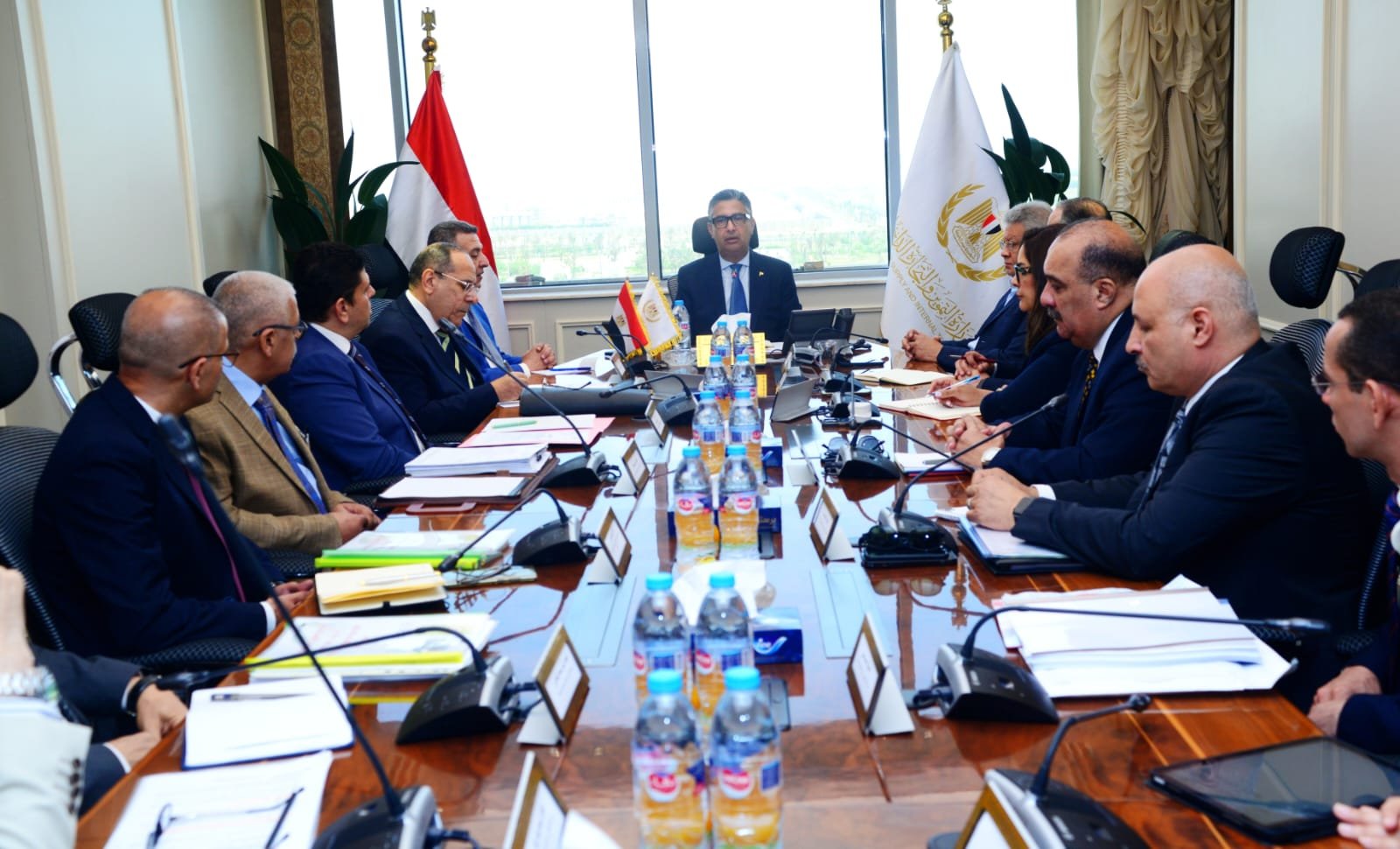 وزير التموين  يعقد اجتماعًا مع الشركة “القابضة للصناعات الغذائية” لمتابعة الموقف التنفيذي للمخزون الاستراتيجي من السلع الأساسية