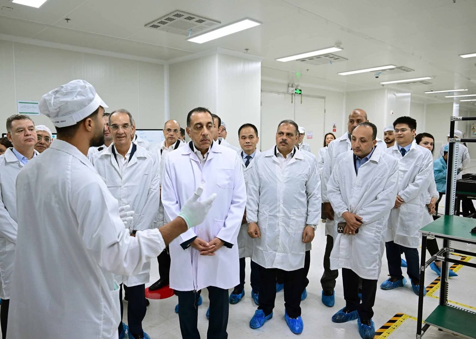 فى إطار خطة استثمارية تقدر بنحو 50 مليون دولار.. رئيس الوزراء يفتتح مصنع شركة “أوبو” العالمية فى مصر لتصنيع الهواتف المحمولة بالعاشر من رمضان