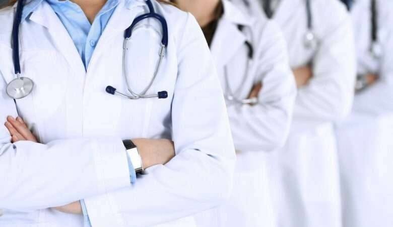 الطبيبة أمل فكري: كيانات وهمية تهدد سمعة الطبيب المصري بالخليج وندعم حملة “خالتو لابسة بالطو”
