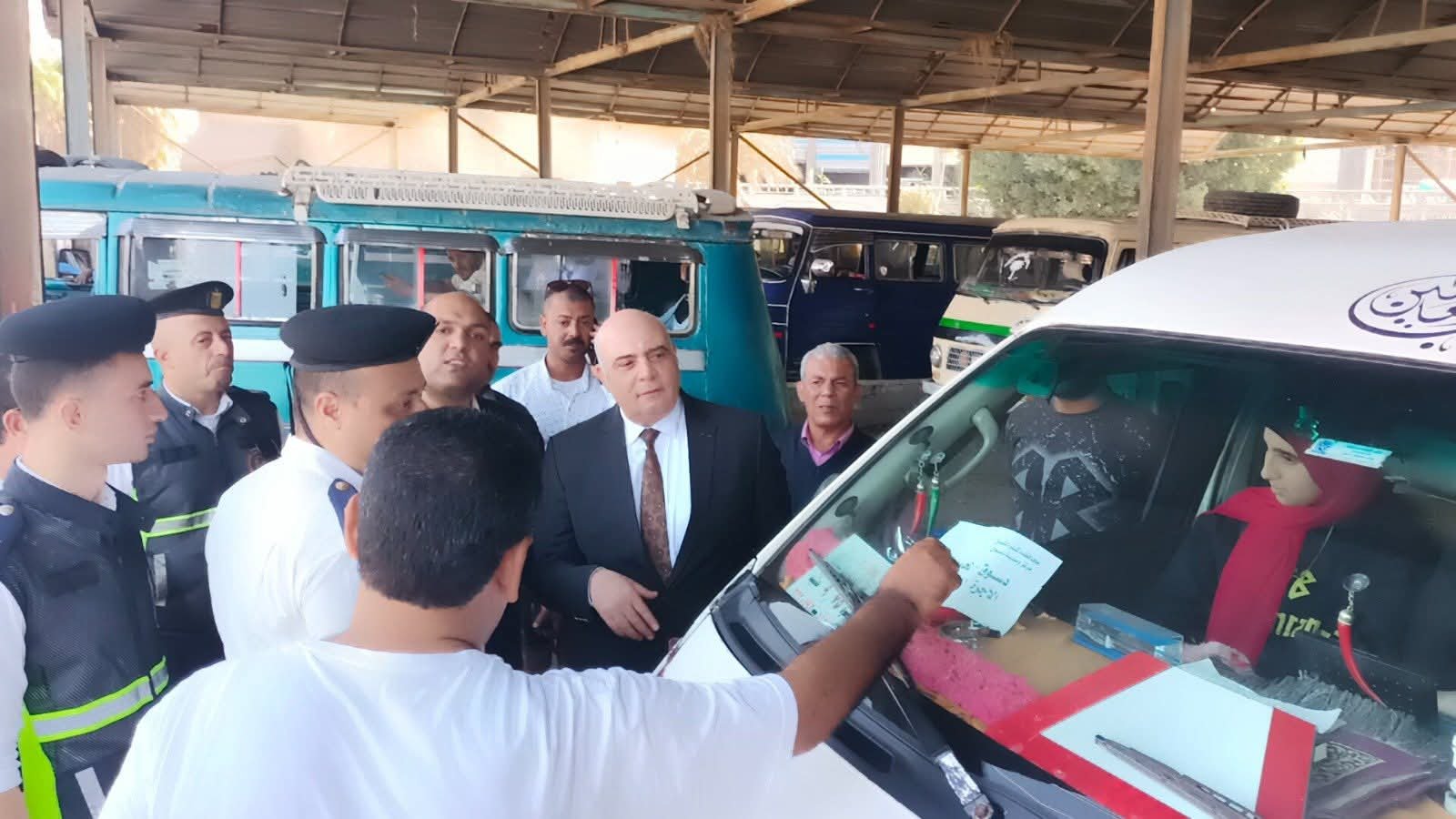 محافظ كفر الشيخ يشدد على تطبيق التعريفة الجديدة للنقل العام.. وتكثيف الرقابة الميدانية لضبط المخالفين