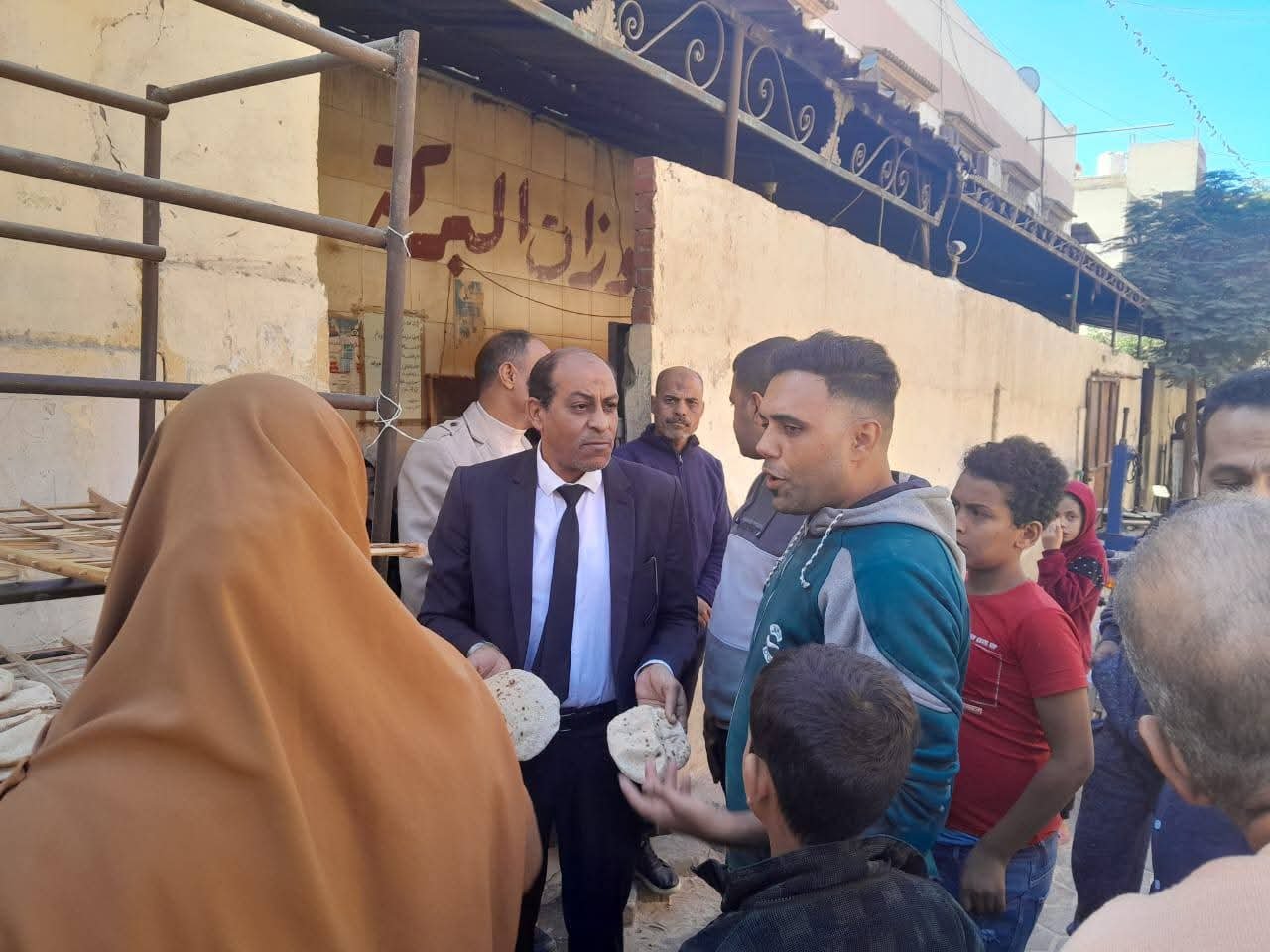 تموين القليوبية يضرب بيدٍ من حديد.. حملة رقابية مفاجئة اليوم على الأسواق والمخابز والأنشطة التجارية ومحطات تموين السيارات بمدينة العبور  للرقابة وضبط وردع المخالفين