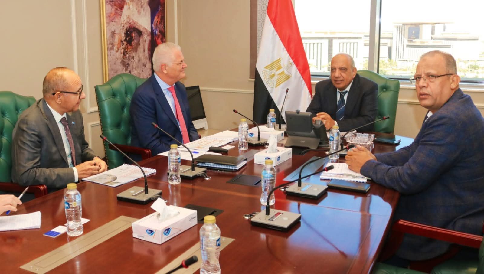 وزير الكهرباء والطاقة المتجددة يبحث مع تحالف “رينيرجي جروب بارتنرز” مشروع متكامل للطاقات المتجددة