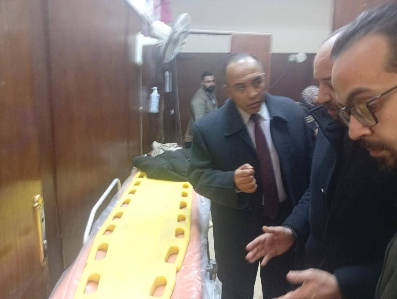بتكليف من محافظ المنيا.. نائب المحافظ يزور مستشفى صدر المنيا للاطمئنان على مصابي حادث تصادم بالطريق الدائري
