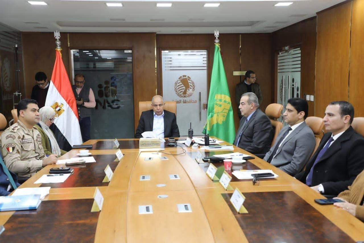 محافظ المنيا يتابع من مركز السيطرة انتظام التصويت في اليوم الثاني والأخير