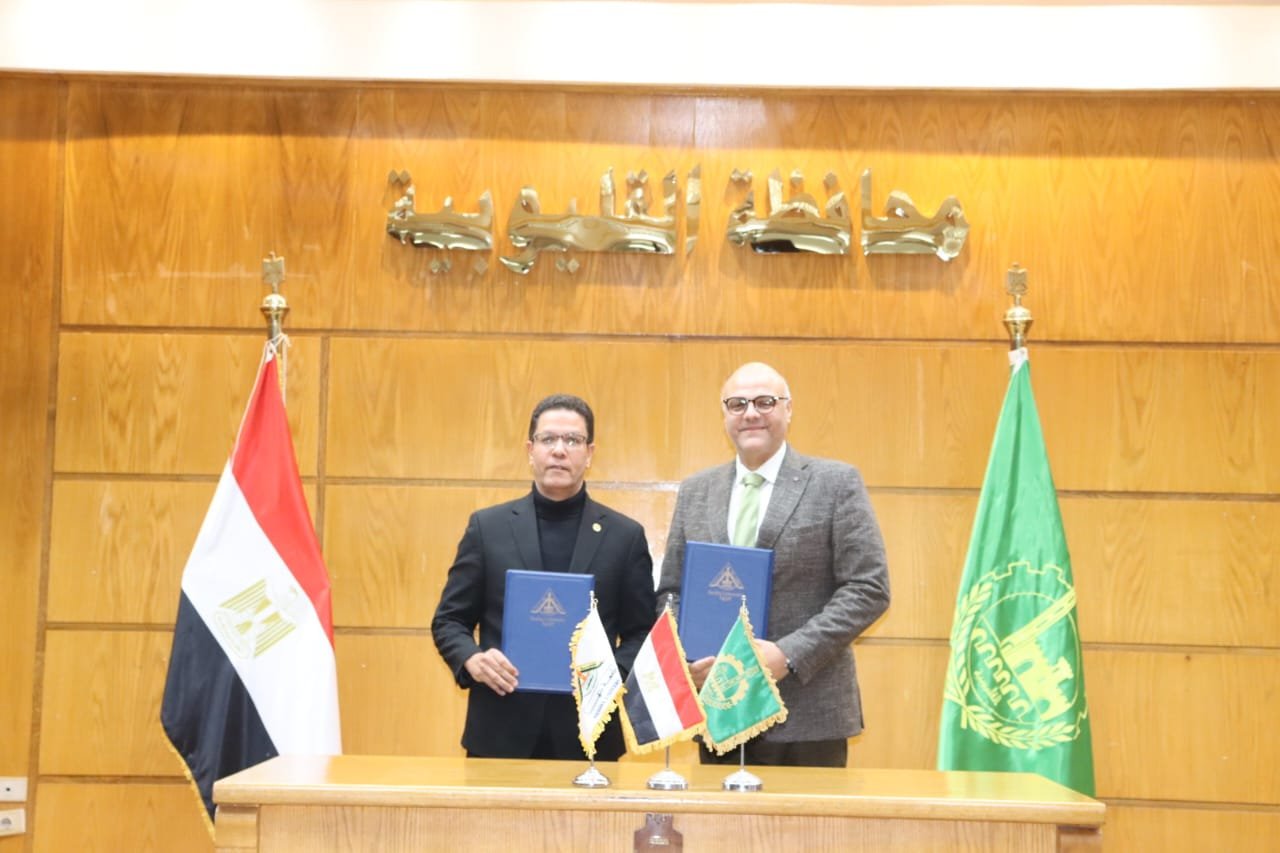 محافظ القليوبية ورئيس جامعة بنها يوقعان بروتوكول تعاون لتحقيق التنمية المستدامة وخدمة المجتمع