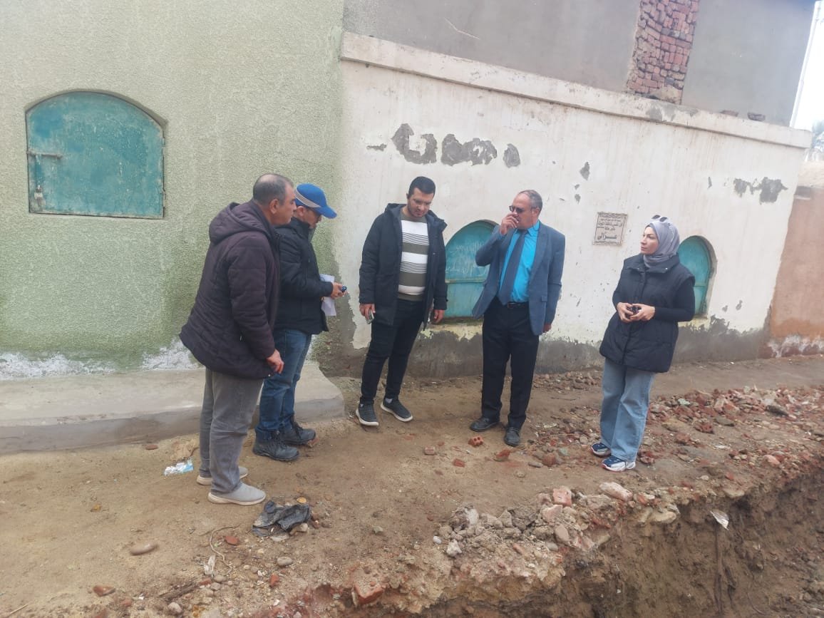 عاجل..  استجابة سريعة من محافظ القليوبية يتابع جهود لجنة هندسية تم تشكيلها لحل مشكلة تسريب مياه جوفيه بمقابر قرية المريج بشبين القناطر