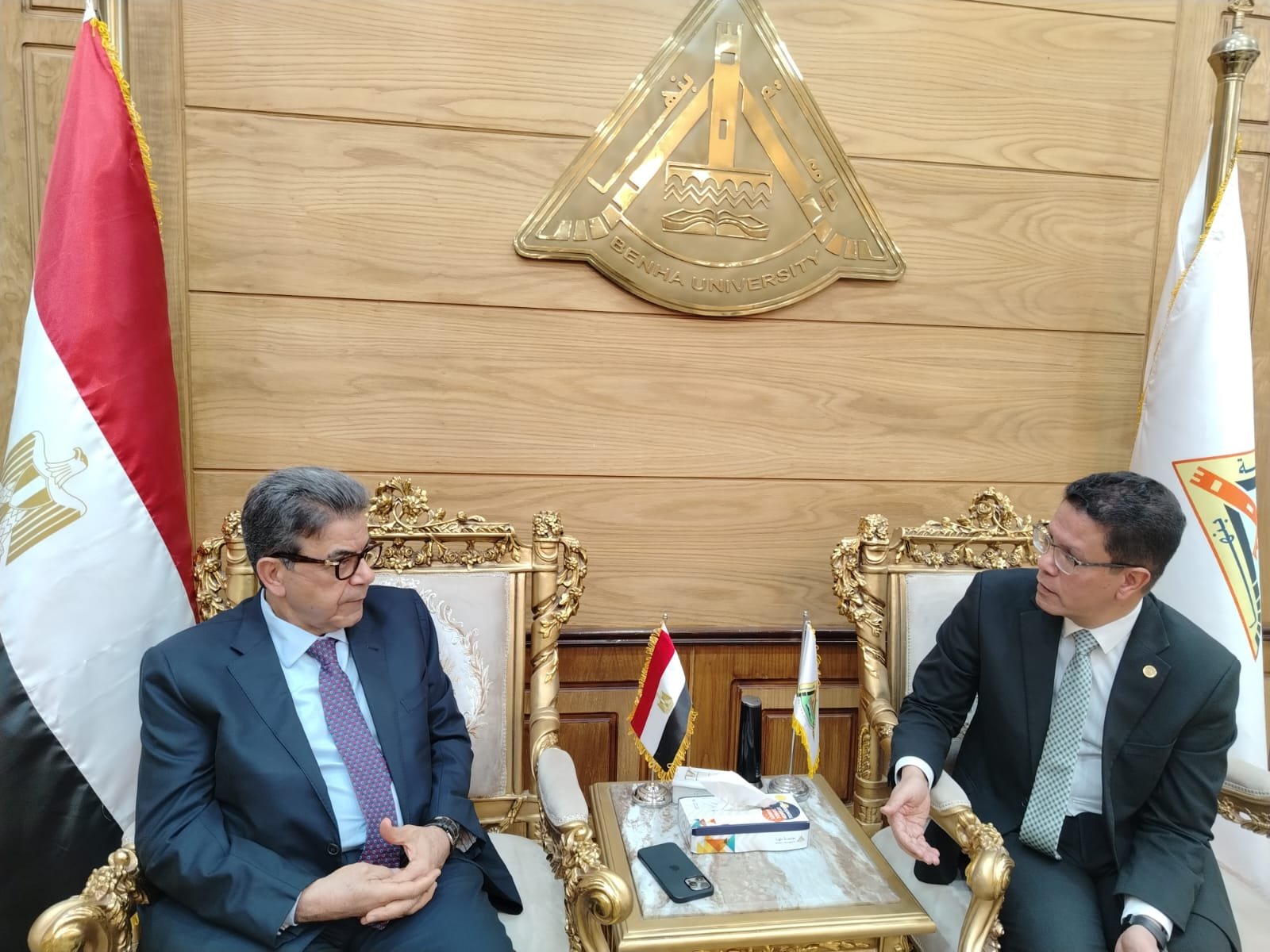 رئيس جامعة بنها يستقبل النقيب العام للأطباء البيطريين لبحث سبل التعاون بين الجانبين