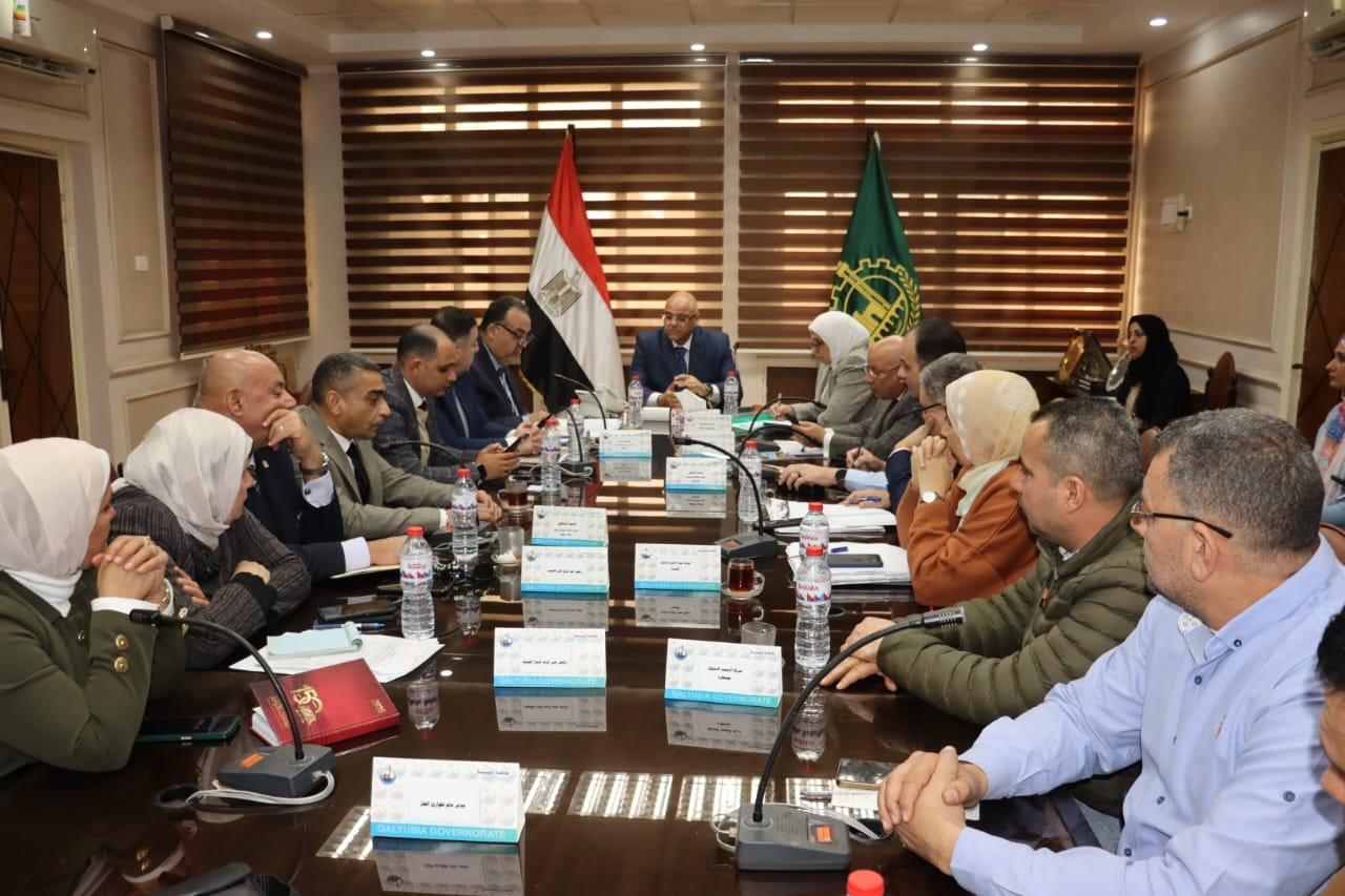 محافظ القليوبية يجتمع بصندوق التنمية الحضرية لتطوير مشروع  عواصم المدن