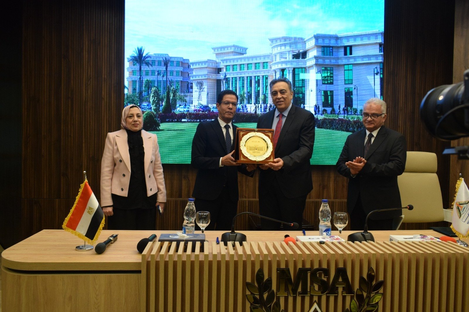 فى المجالات الأكاديمية والبحثية: بروتوكول تعاون بين جامعة بنها و جامعة أكتوبر للعلوم الحديثة والآداب