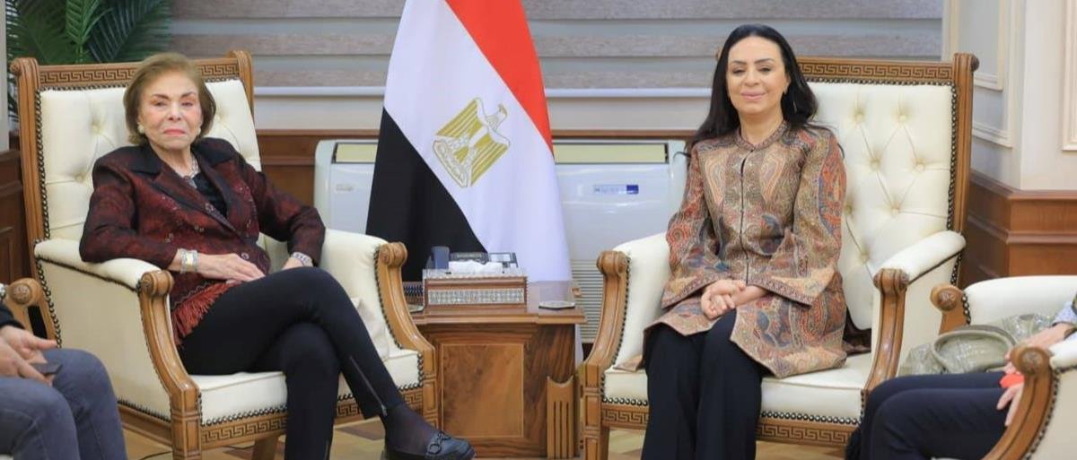 مرسي تؤكد على استمرار التعاون بين الوزارة ومهرجان أسوان الدولي