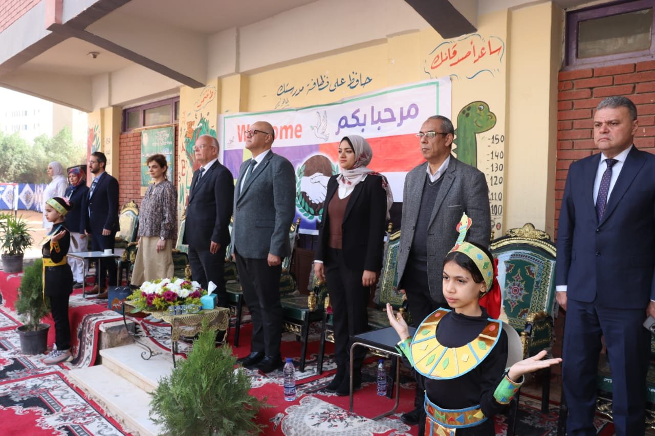محافظ القليوبية وسفير السويد يتفقدان مبادرة «الفصل الأخضر» بمدرسة القناطر الخيرية الرسمية