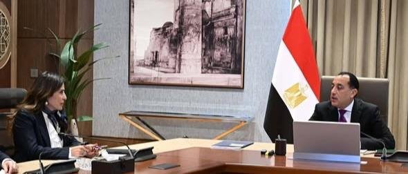 رئيس الوزراء يجتمع مع وزيرة الاسكان لاستعراض الموقف التنفيذى لمشروعات الوزارة