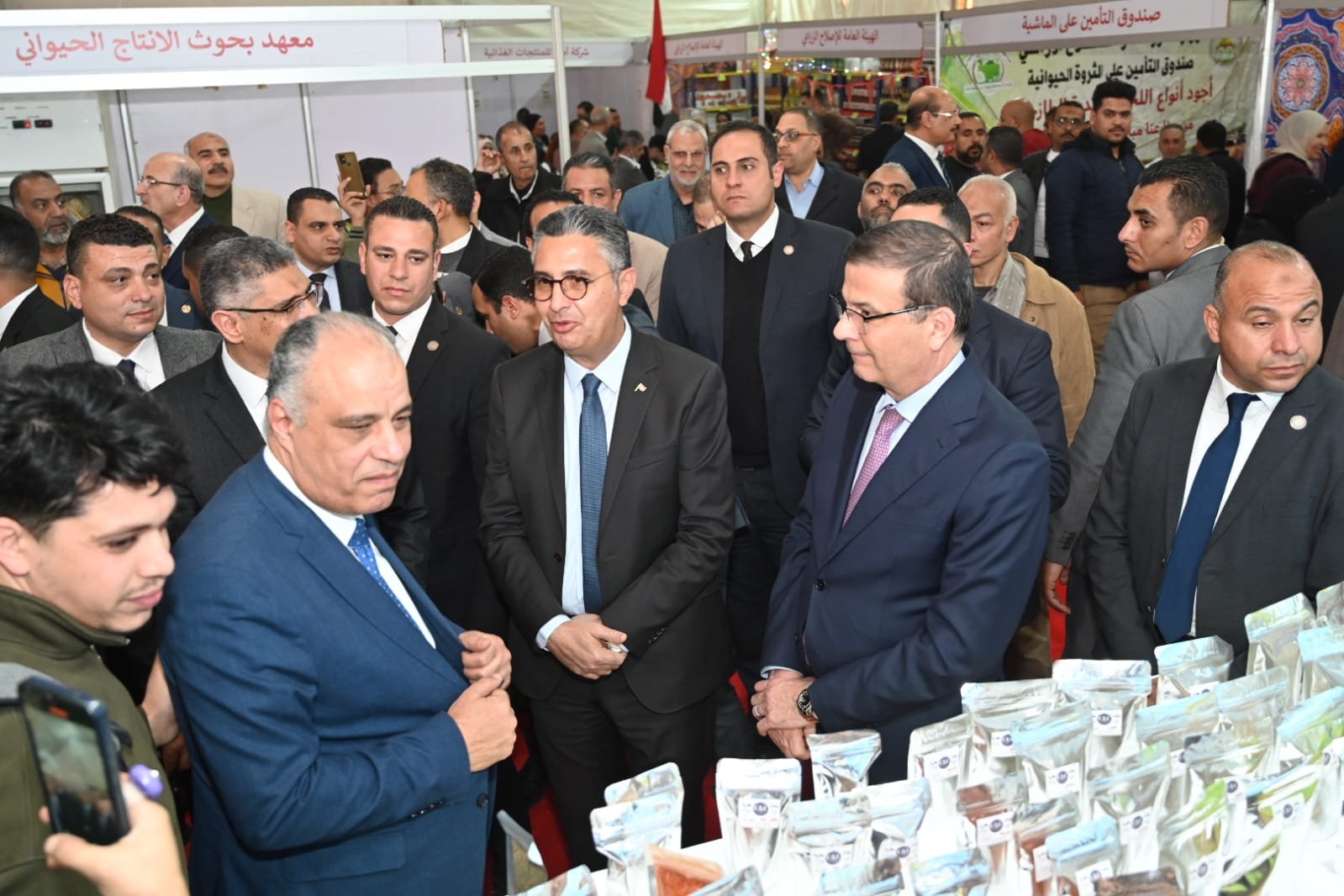 وزيرا الزراعة والتموين ومحافظ الجيزة يفتتحون معرض السلع الغذائية بالمتحف الزراعي بمناسبة شهر رمضان
