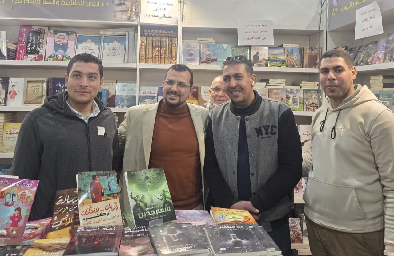 «الاستنساخ البشري» و«الذين عبدوا الذهب» أحدث أعمال محمد غنيم