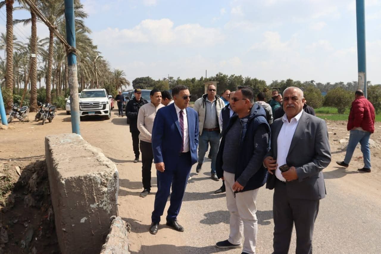 استجابة لشكاوى المواطنين.. محافظ القليوبية يُجري جولة مفاجئة بقرية “طنان” بقليوب لتفقد مستوى الخدمات
