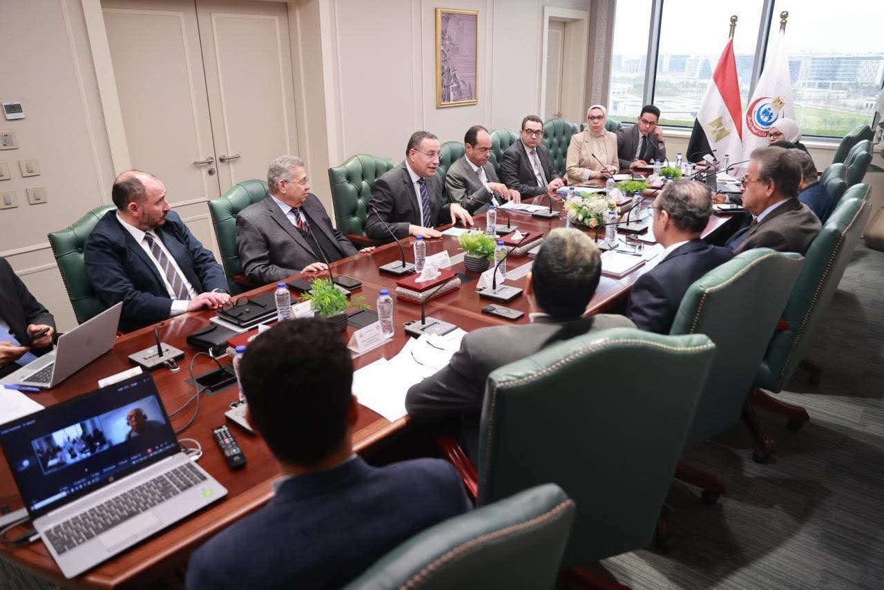 وزيرا الصحة والتعليم العالي  يبحثان استراتيجية  لتدريب وتأهيل الكوادر الطبية بكافة التخصصات الفنية والإدارية