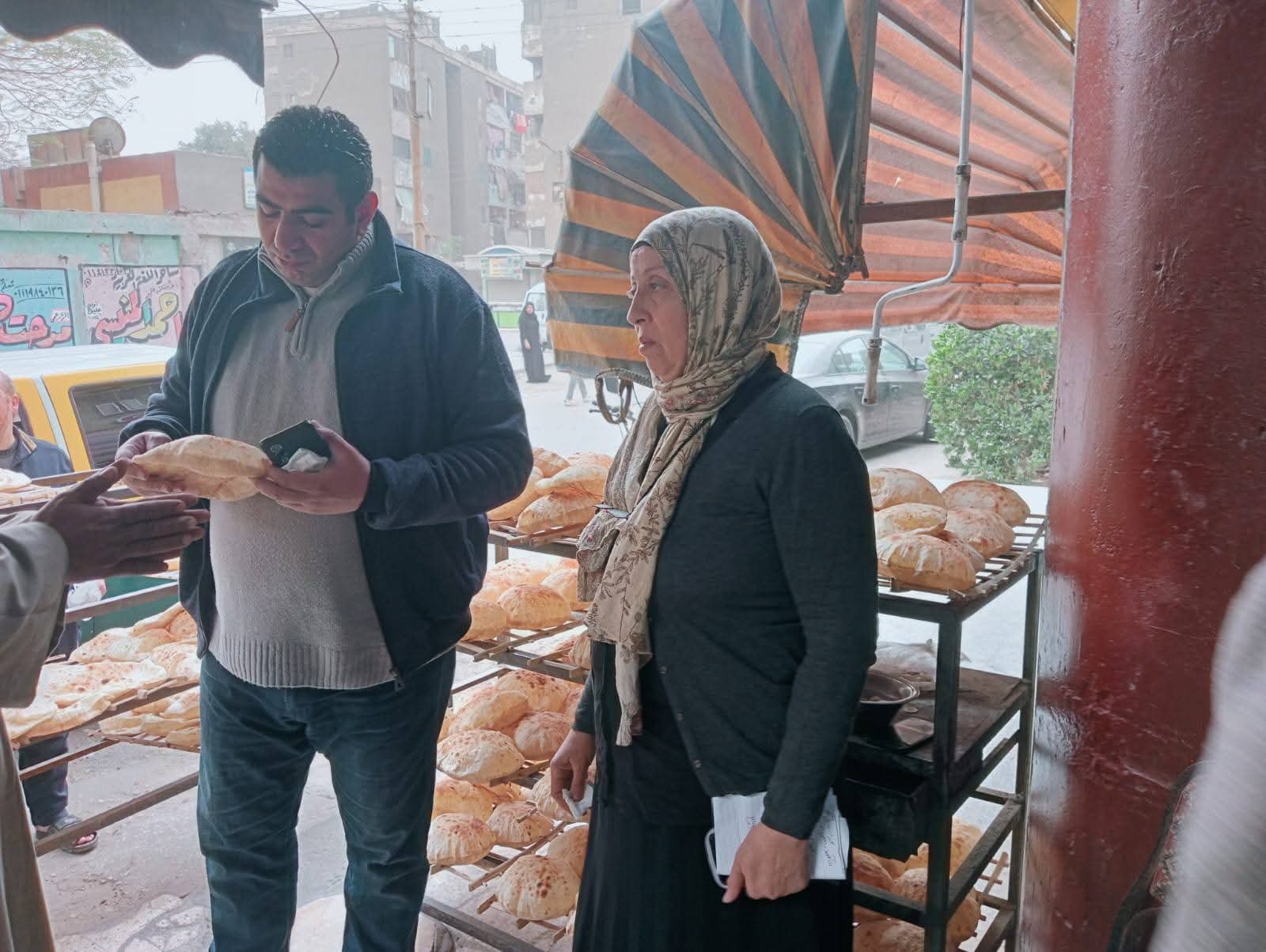 تموين الخانكة يشن هجوماً على المخابز البلدية و المستودعات و محلات المواد الغذائية و يحرر محاضر للمخالفين