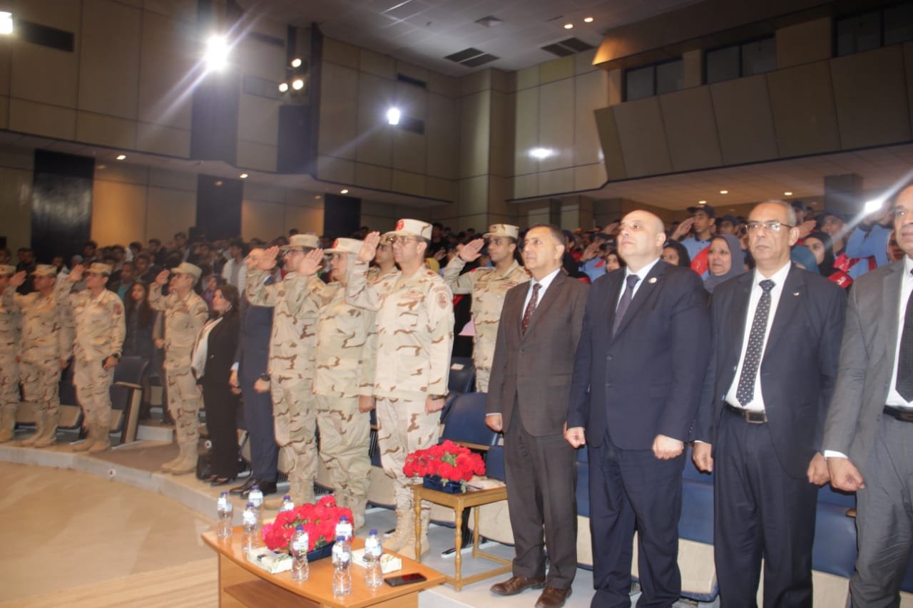 محافظ القليوبية يشارك في الندوة التثقيفية لقوات الدفاع الشعبي والعسكري بمدارس “الجيل الجديد” بالعبور