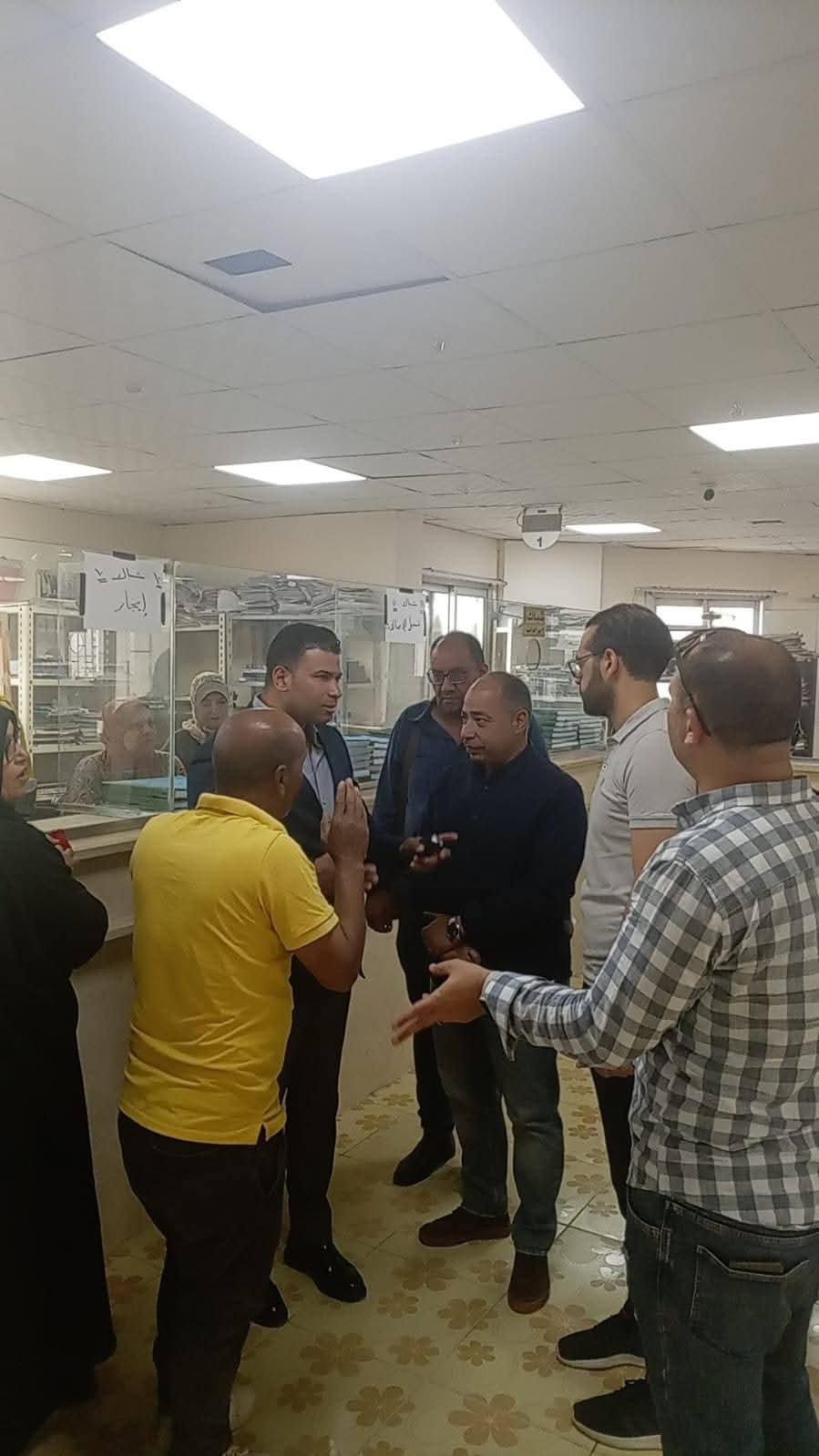 نائب محافظ السويس يتفقد المراكز التكنولوجية بالأحياء لمتابعة الخدمات