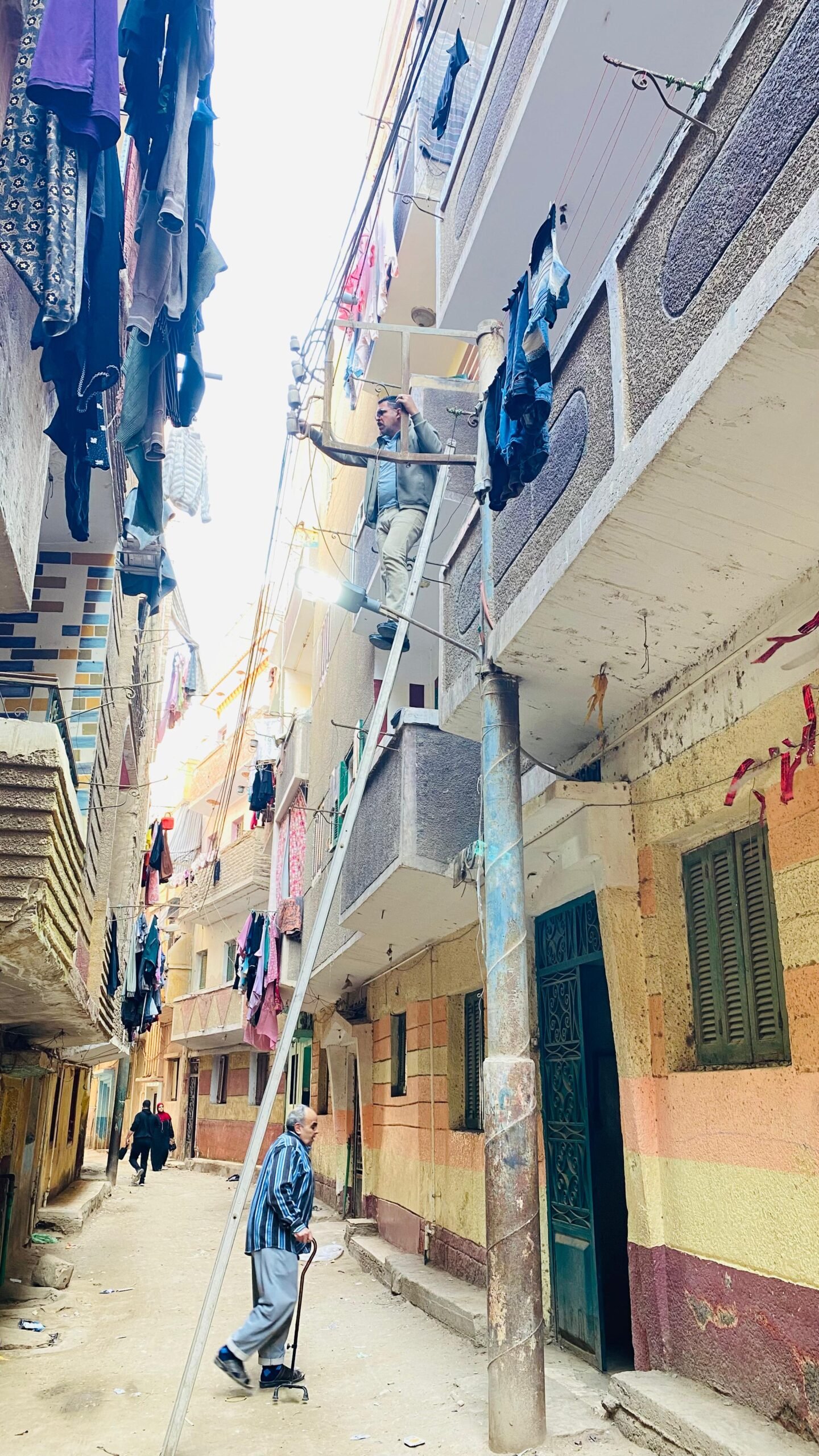 رئيس مدينة شبين القناطر يستجيب لطلب أهالى عزبة اليمن و إنارة شارع المسجد
