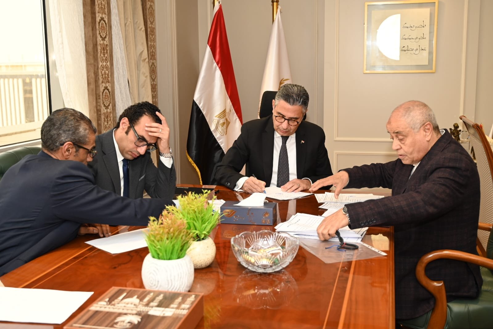 وزير التموين والتجارة الداخلية يلتقي بعدد من السادة أعضاء مجلسي النواب والشيوخ