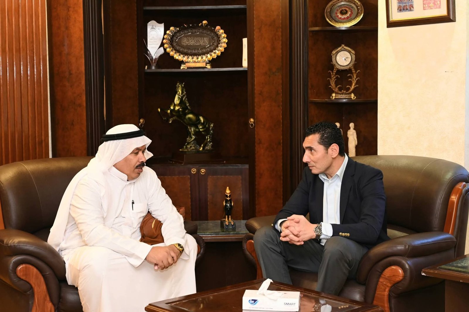 وزير الشباب والرياضة يلتقي رئيس الاتحاد المصري للهجن لبحث سبل دعم وتطوير اللعبة