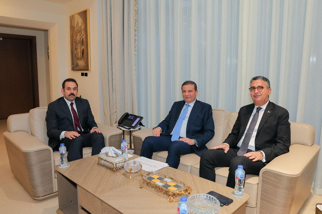 اجتماع  يضم وزيري الزراعة والتموين ومديرجهاز مستقبل مصر لبحث زيادة الاحتياطي الاستراتيجي وتطوير البورصة السلعية
