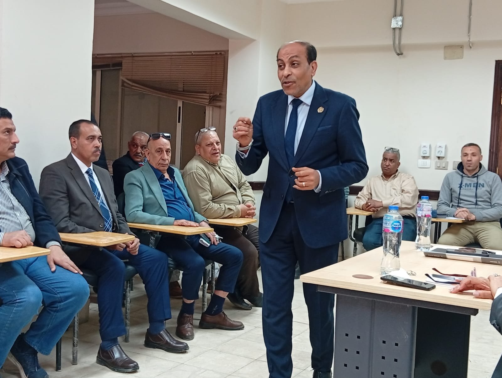 مدير تموين القليوبية يعقد اجتماعاً عاجلاً مع مديرى الإدارات لتطوير المنظومة التموينية وتيسير الخدمات على المواطنين