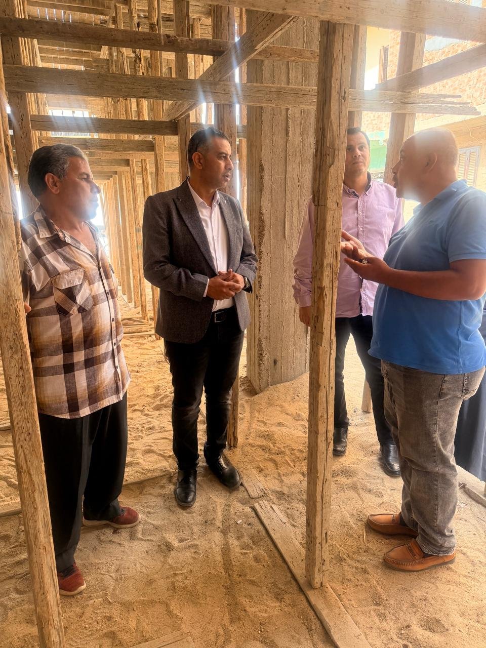 الفرماوي يشدد على الالتزام بالجودة والجدول الزمني بمركز شباب عزبة نجيب