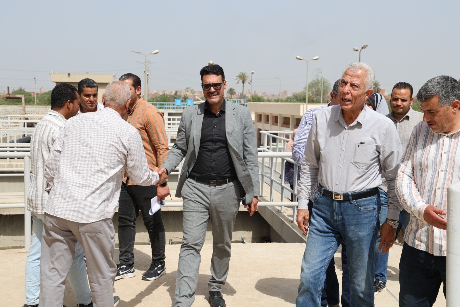 مستشار رئيس مجلس الوزراء للمشروعات القومية يتفقد محطة معالجة الصرف الصحي ببلتان بالقليوبية