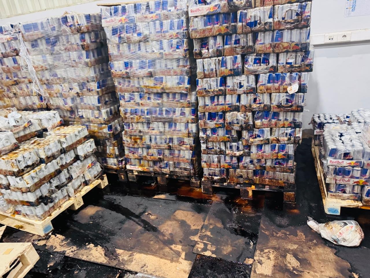 صحة القليوبية تضبط 13.5 طن مشروبات طاقة بمخزن غير مرخص بالعبور قبل طرحها بالأسواق