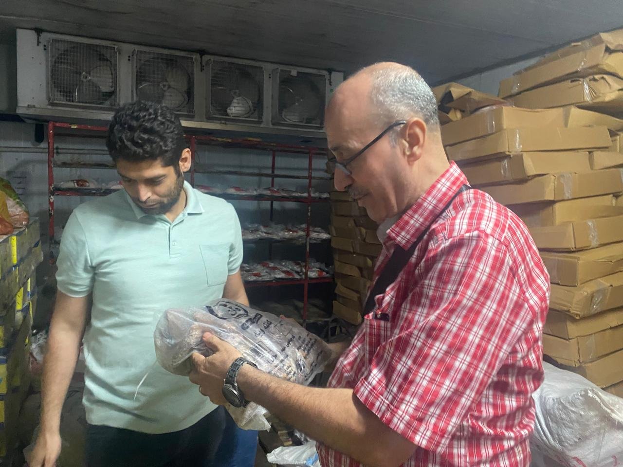 صحة القليوبية .. ضبط قرابة ربع طن مصنعات لحوم مجهولة المصدر قبل تداولها بالأسواق بالخانكة