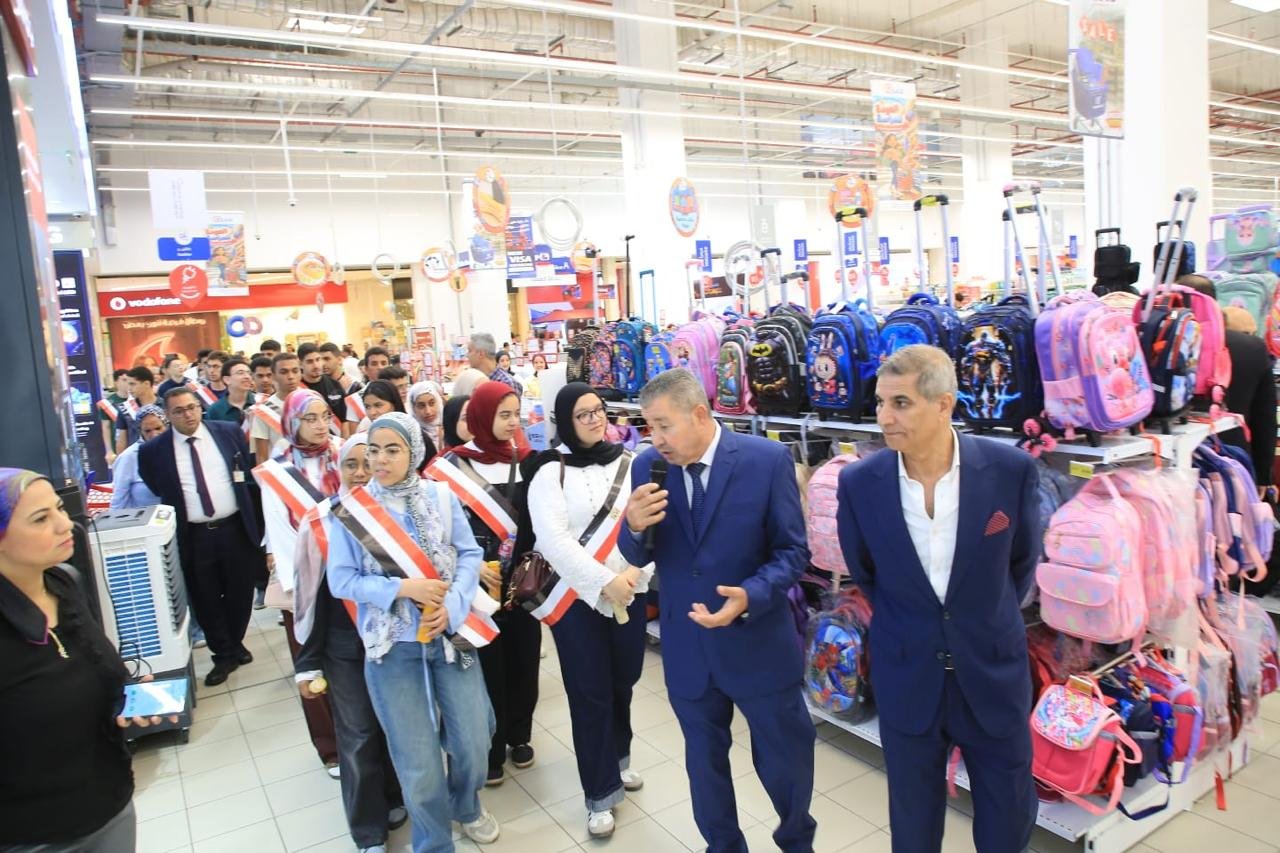 داخل فرع بدر.. «هايبر وان» تكرم أوائل الثانوية العامة في احتفالية خاصة